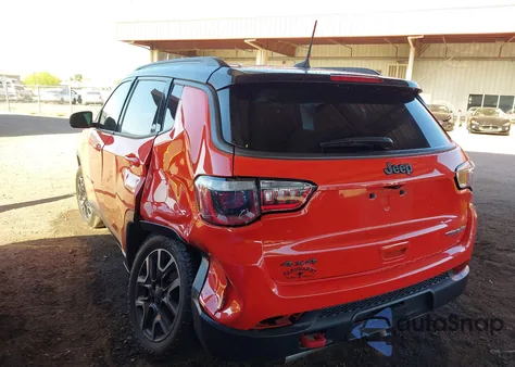 2019 Jeep Compass Trailhawk 4X4 из США, поврежденный, VIN 3C4NJDDB4KT690735